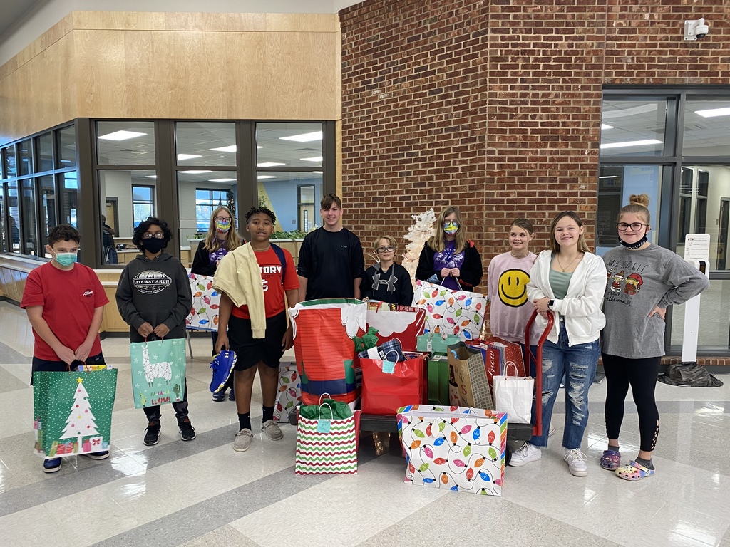 Beta students participate in Christmas gift bag drive